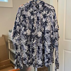 H&M Navy and White Floral Casual Button Down Shirt